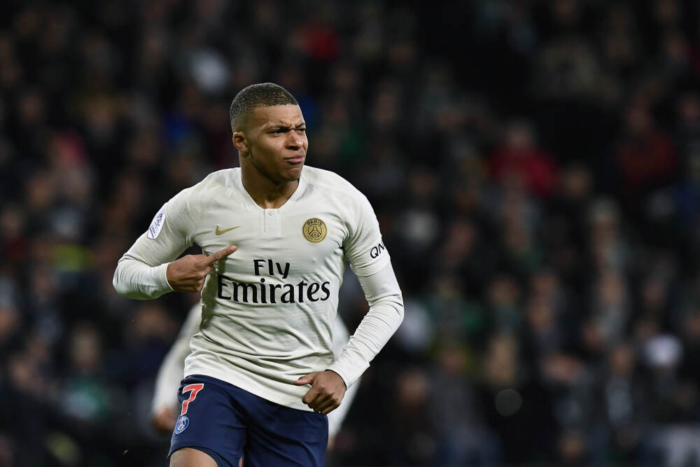 麦丹场上垃圾话越来越多！戈贝尔打趣：我看重实际行动 这很棒